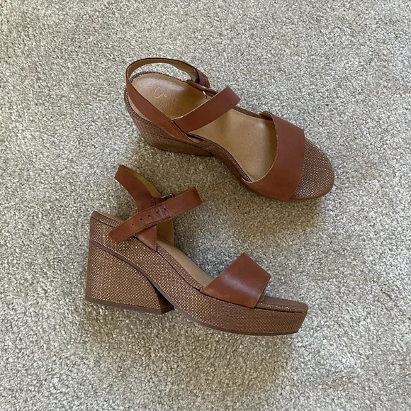 Crown Vintage Women's Brown Leather Wedge Heel Sandals Size 8.5 - Picture 1 of 8